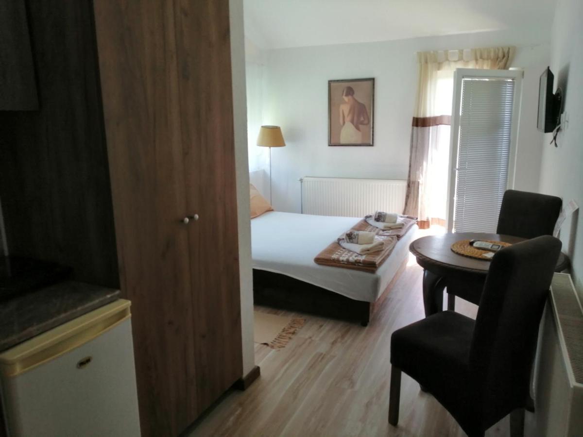 ורדניק Apartments Victoria 022 מראה חיצוני תמונה